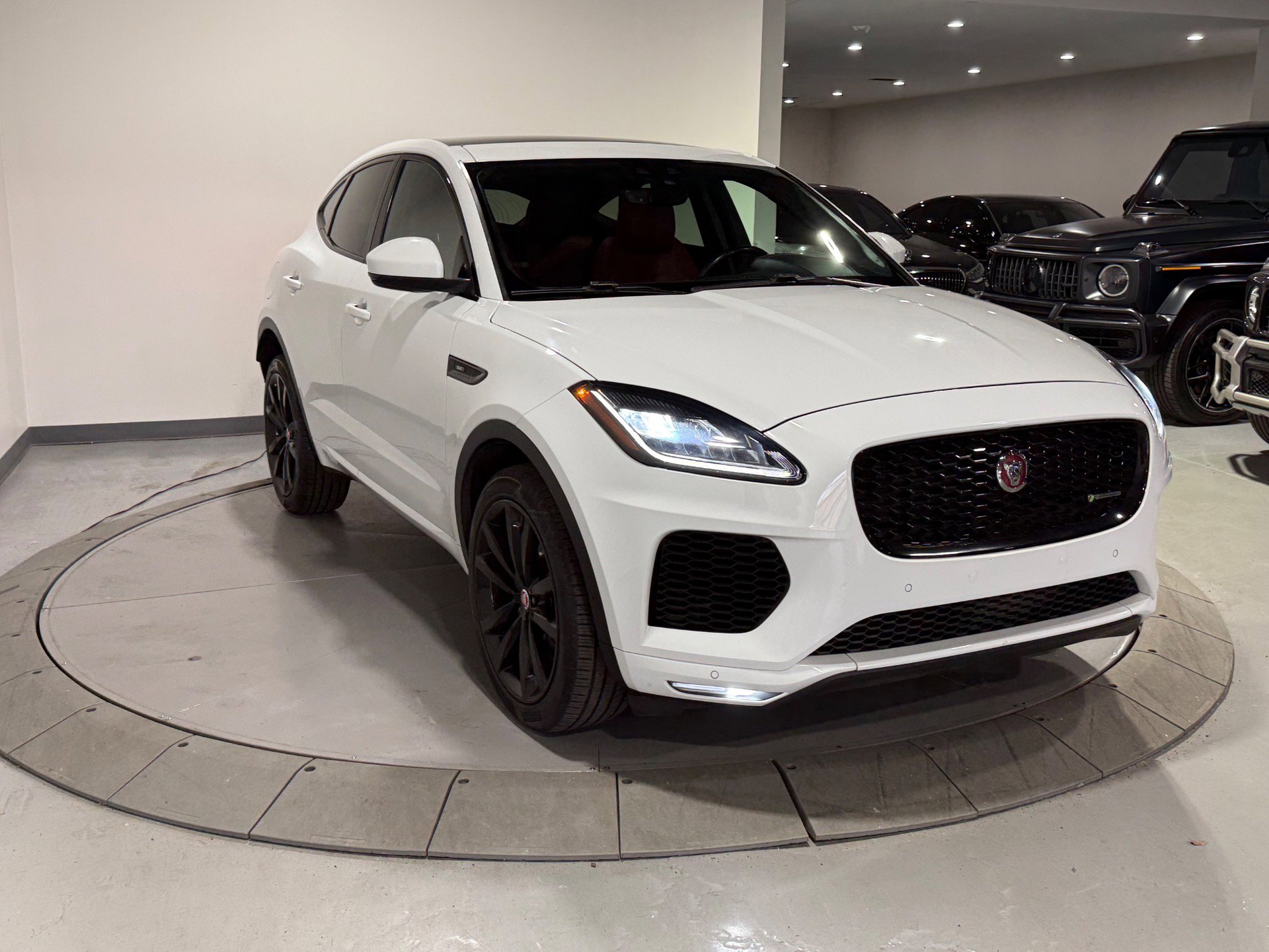 Used 2019 Jaguar E-PACE R-Dynamic SE image 7