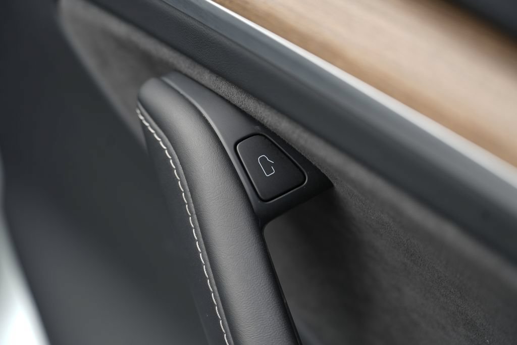 Used 2023 Tesla Model Y AWD image 36