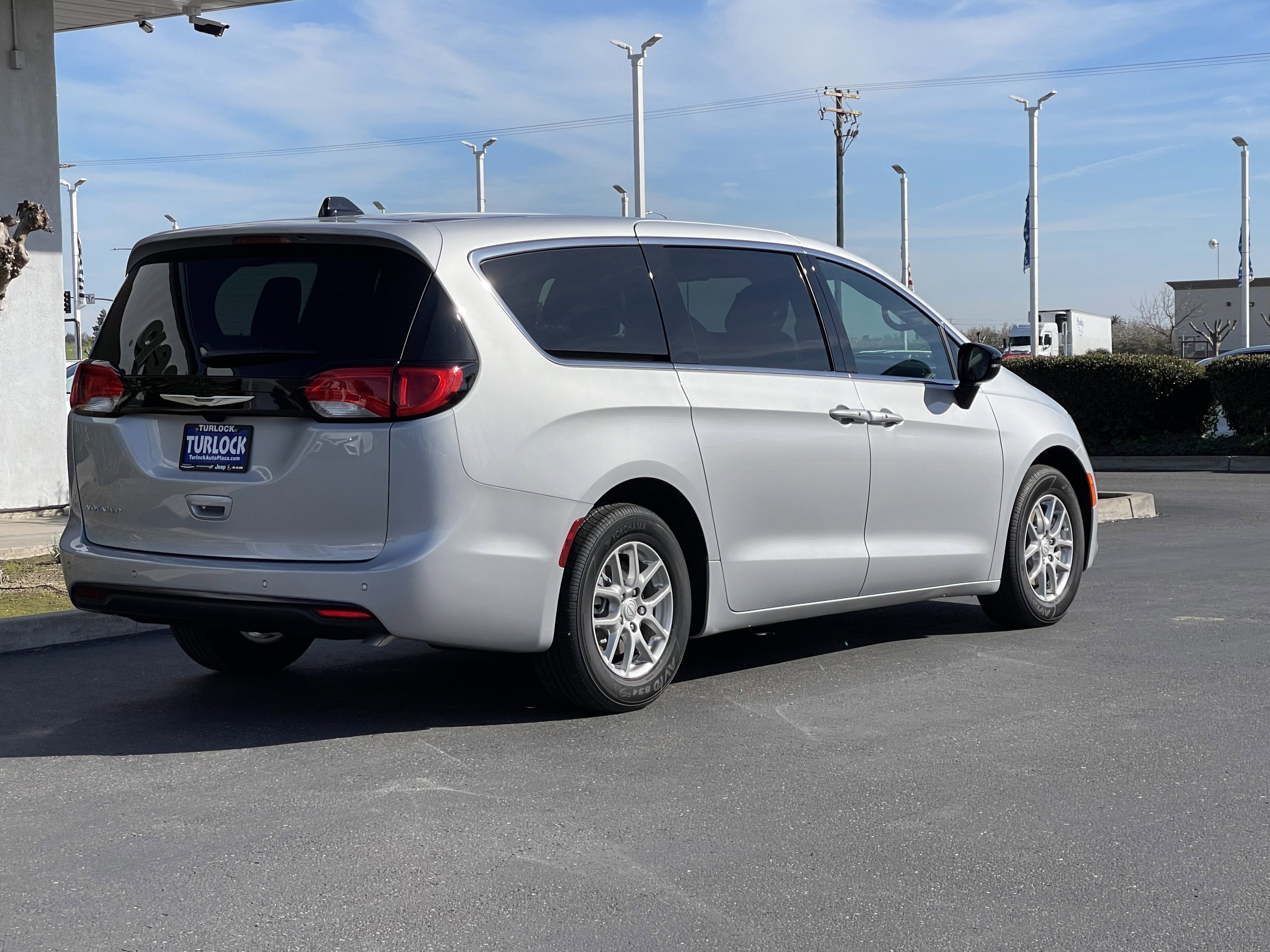 New 2026 Chrysler Voyager LX FWD image 9