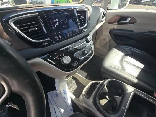 Used 2018 Chrysler Pacifica Touring-L Plus w/ Advanced Safetytec Group image 11