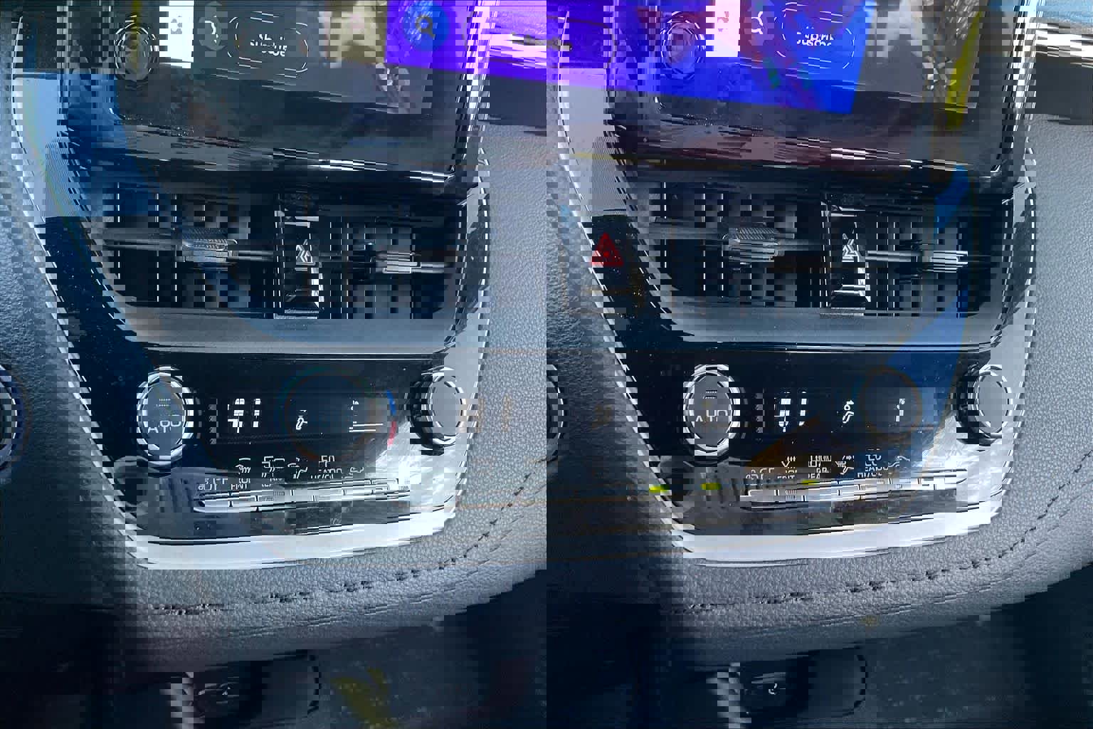 Used 2024 Toyota Corolla SE w/ SE Package image 33