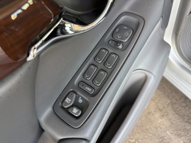 Used 2002 Cadillac De Ville DTS w/ Premium Equipment Pkg image 34