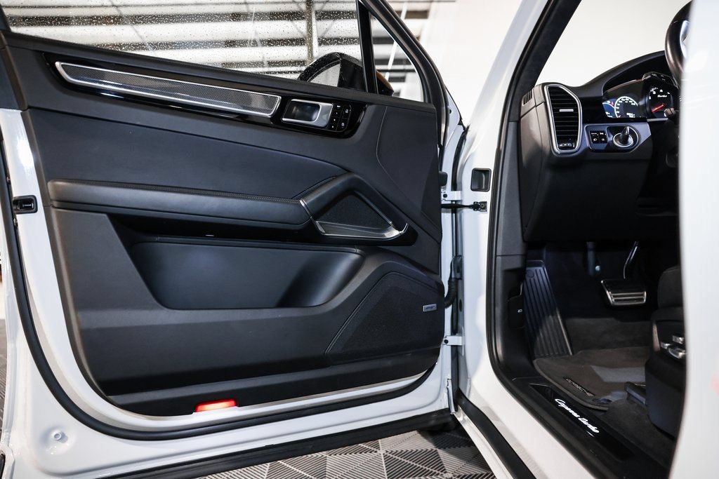 Used 2019 Porsche Cayenne Turbo AWD/4WD image 29