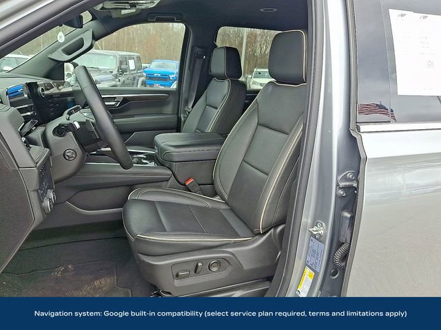 Used 2025 Chevrolet Suburban Premier AWD/4WD image 2