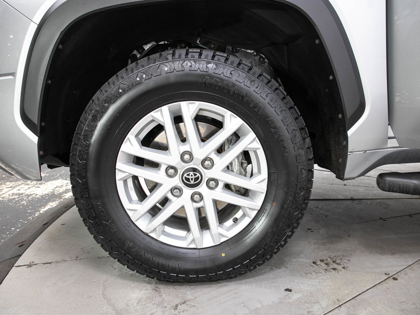 Used 2022 Toyota Tundra SR5 w/ SR5 Convenience Package AWD/4WD image 31