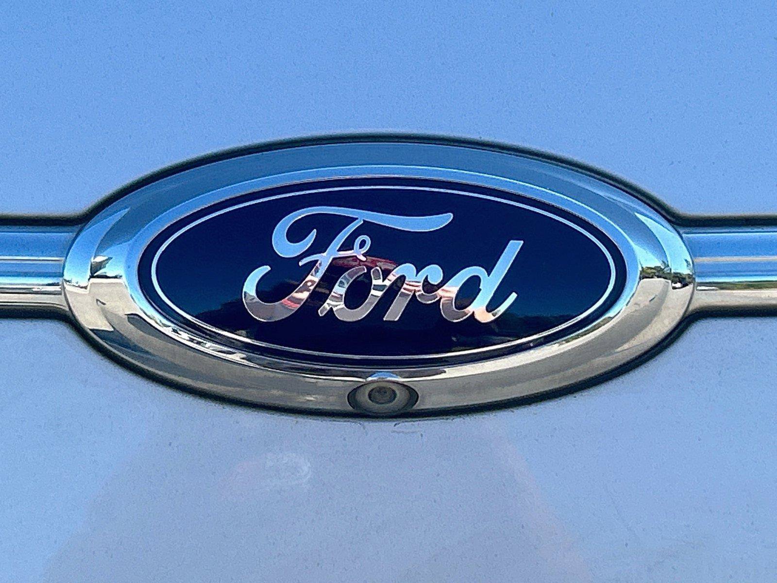 Used 2015 Ford Taurus Limited FWD image 13