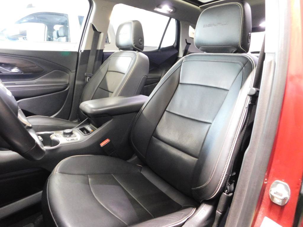 Used 2019 GMC Terrain Denali w/ Advanced Safety Package FWD image 13