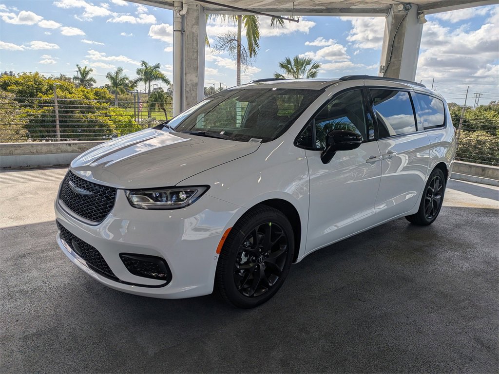 New 2026 Chrysler Pacifica Select image 9