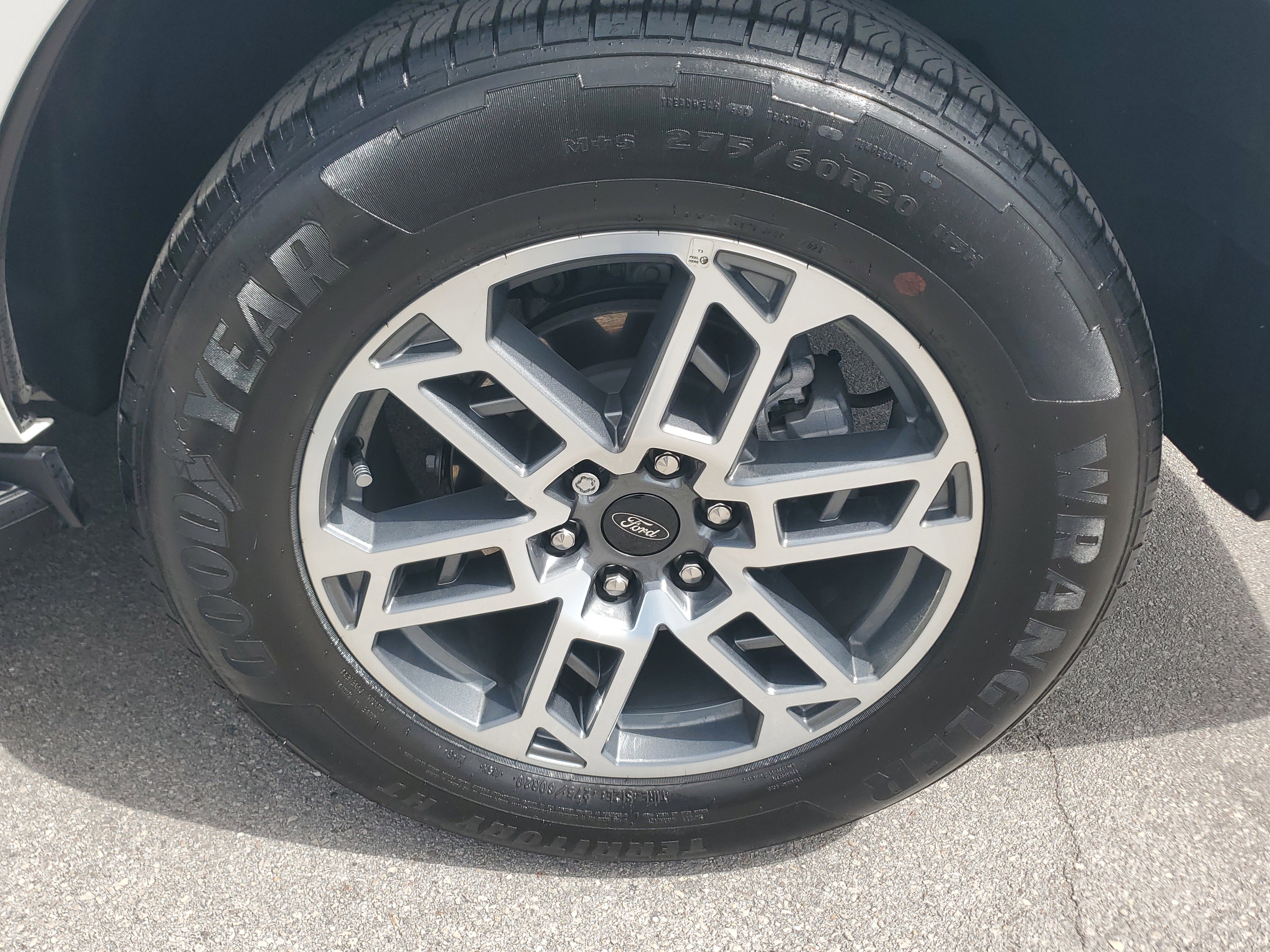 Used 2025 Ford Expedition Active RWD image 9