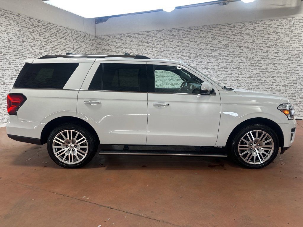 Used 2024 Ford Expedition Limited image 8