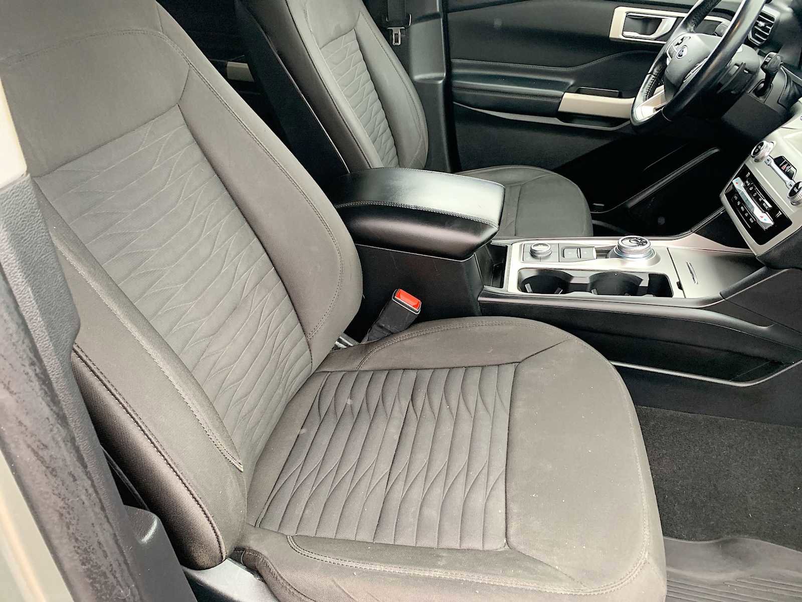 Used 2020 Ford Explorer XLT image 26