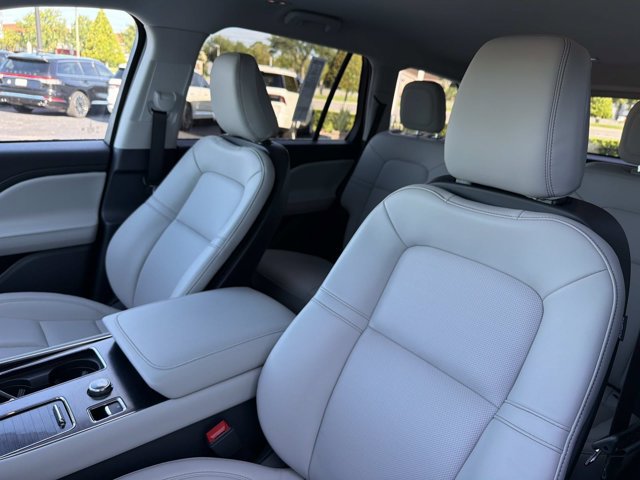 New 2026 Lincoln Aviator 2WD image 13