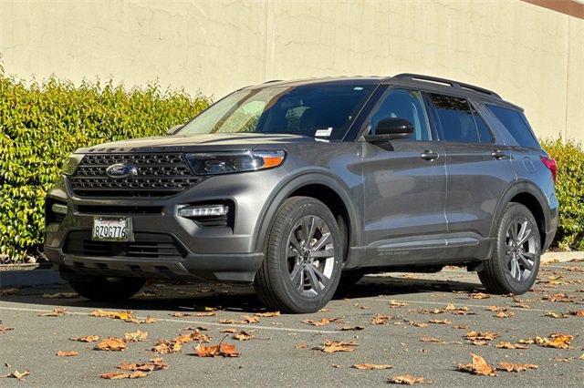 Used 2022 Ford Explorer XLT w/ Equipment Group 202A image 8