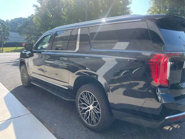 Used 2021 GMC Yukon XL Denali AWD/4WD image 2