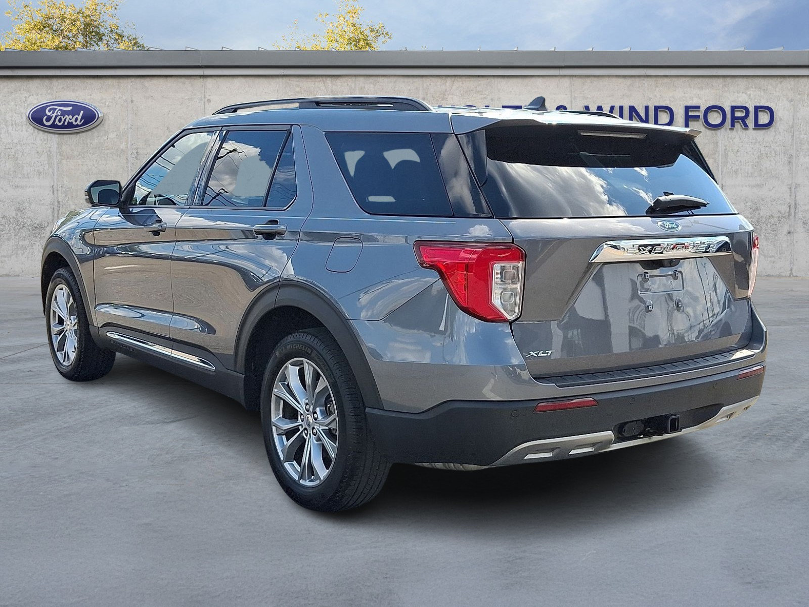 Used 2024 Ford Explorer XLT w/ Equipment Group 202A AWD/4WD image 4