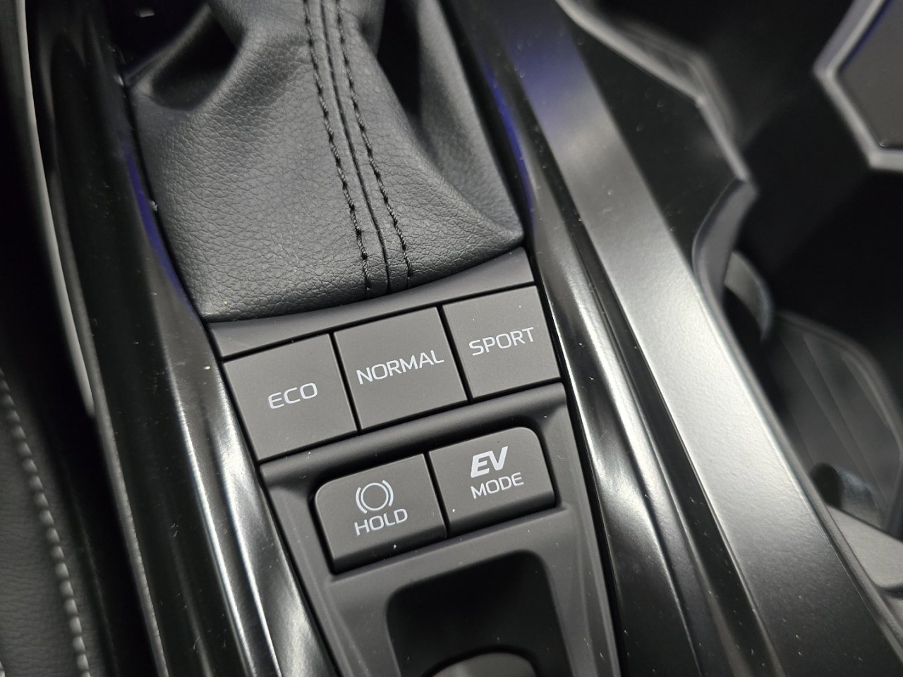 New 2026 Toyota Camry Hybrid image 30