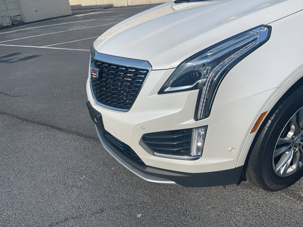 Used 2023 Cadillac XT5 Premium Luxury w/ Technology Package image 2