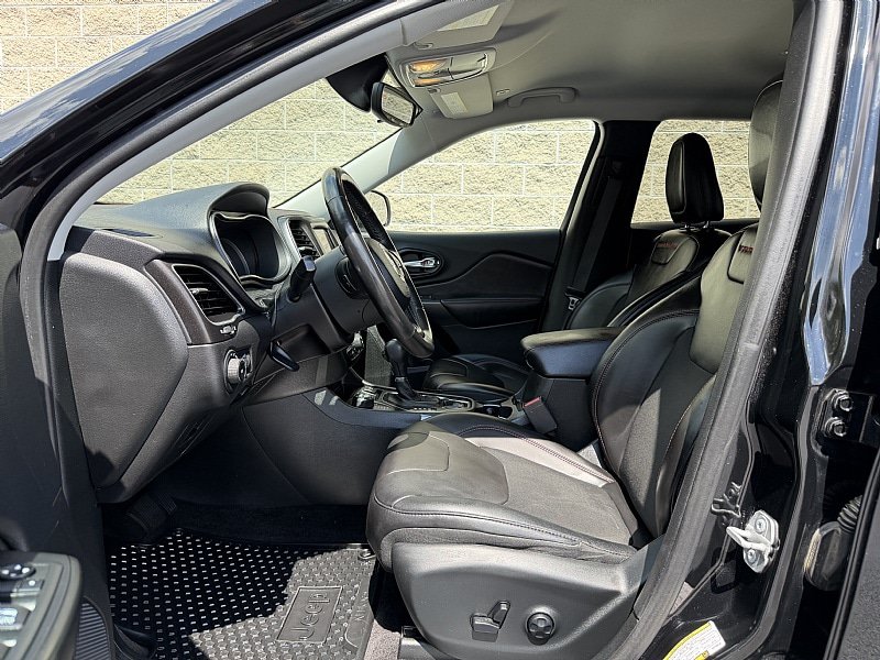 Used 2019 Jeep Cherokee Trailhawk w/ Cold Weather Group AWD/4WD image 22