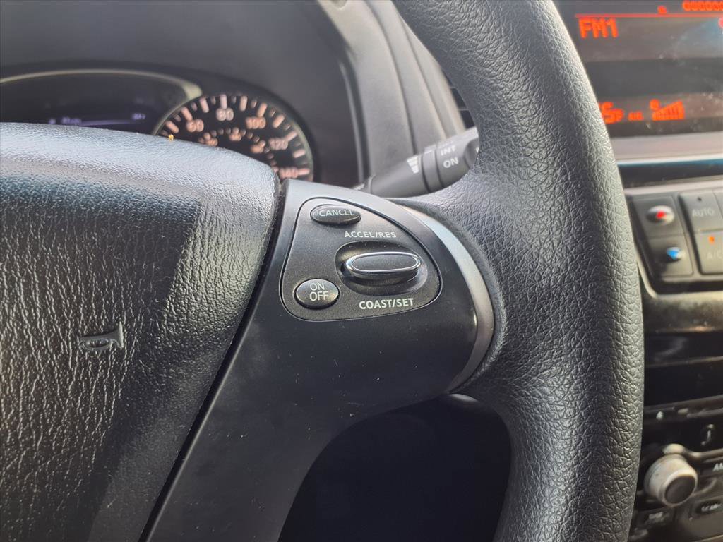 Used 2014 Nissan Pathfinder S image 15