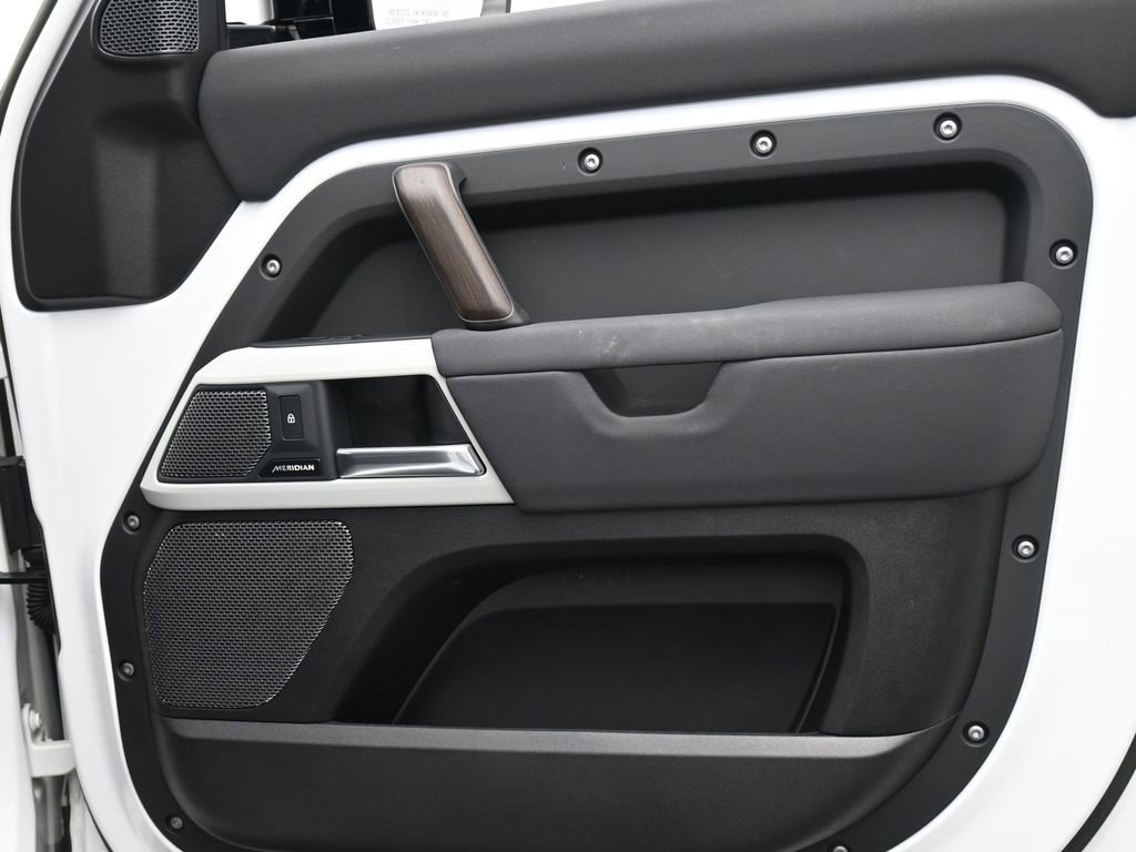 Used 2023 Land Rover Defender 110 S image 28