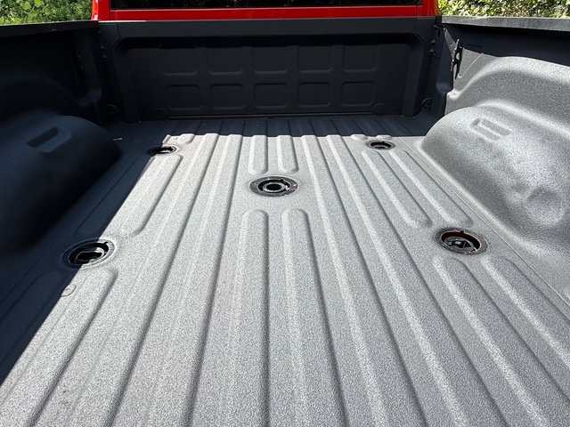 Used 2024 RAM 2500 Tradesman w/ Chrome Appearance Group AWD/4WD image 9
