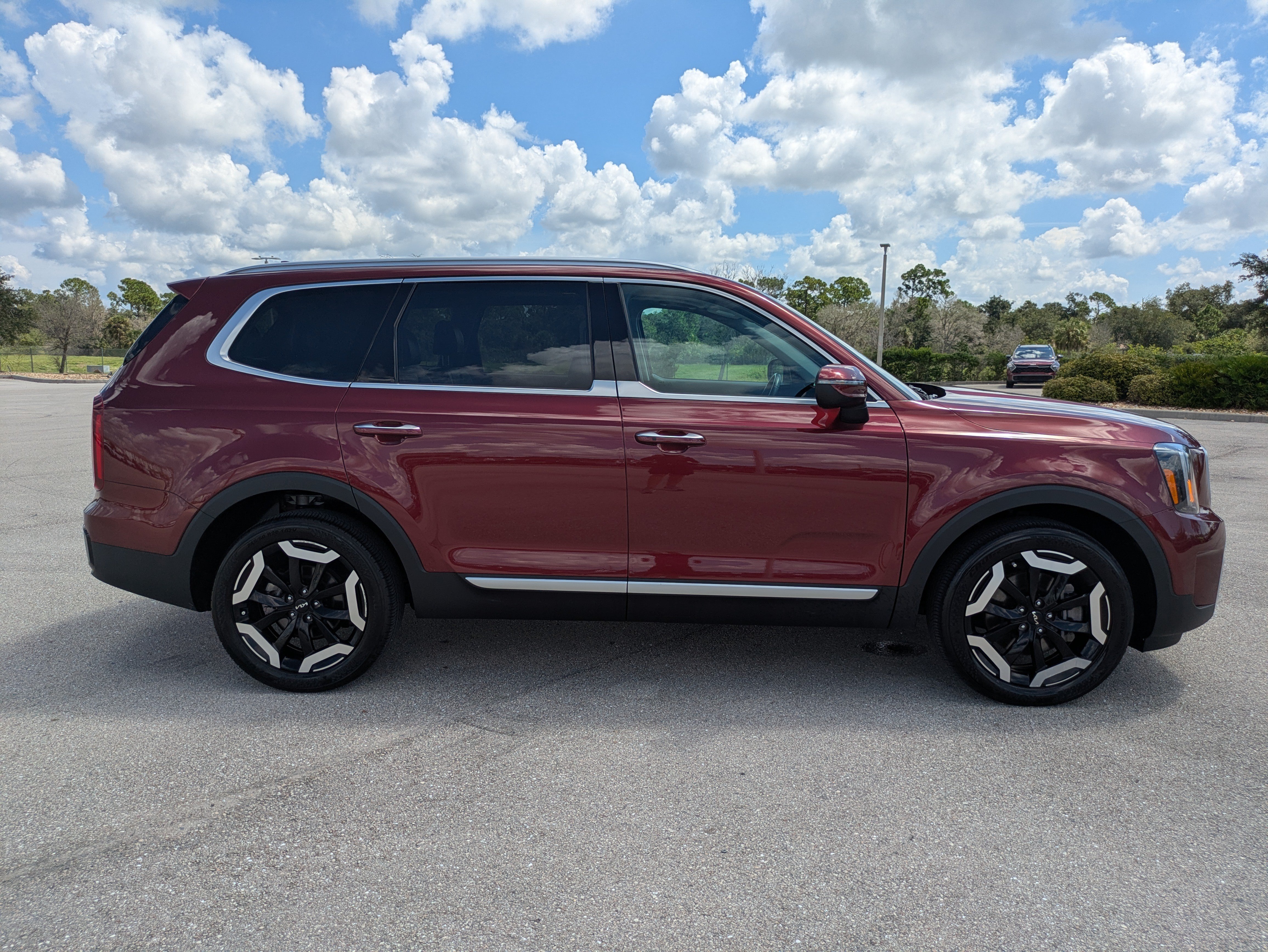 Certified 2024 Kia Telluride S w/ S Sunroof Package FWD image 3