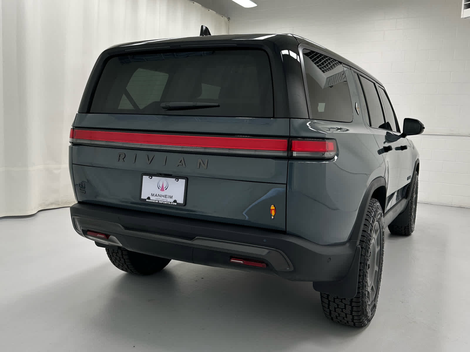 Used 2026 Rivian R1S Premium image 6