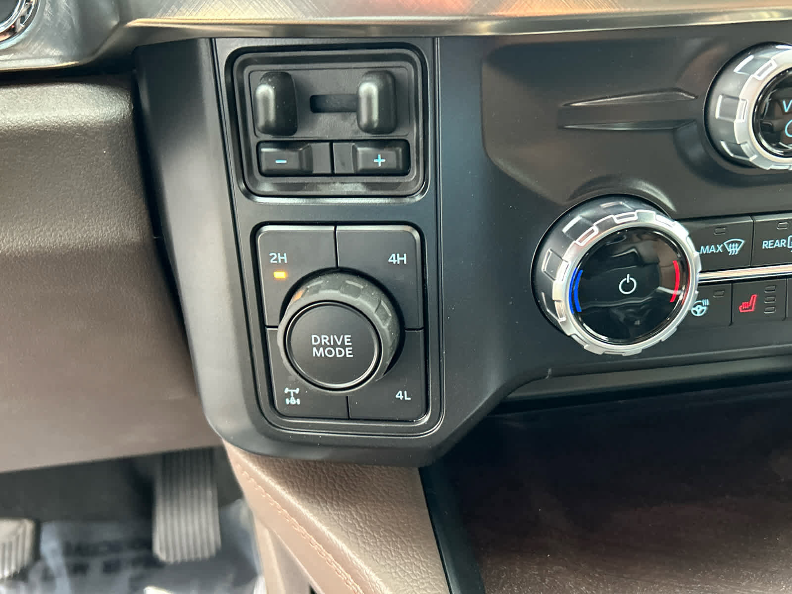 New 2026 Ford F350 King Ranch w/ Chrome Package image 33