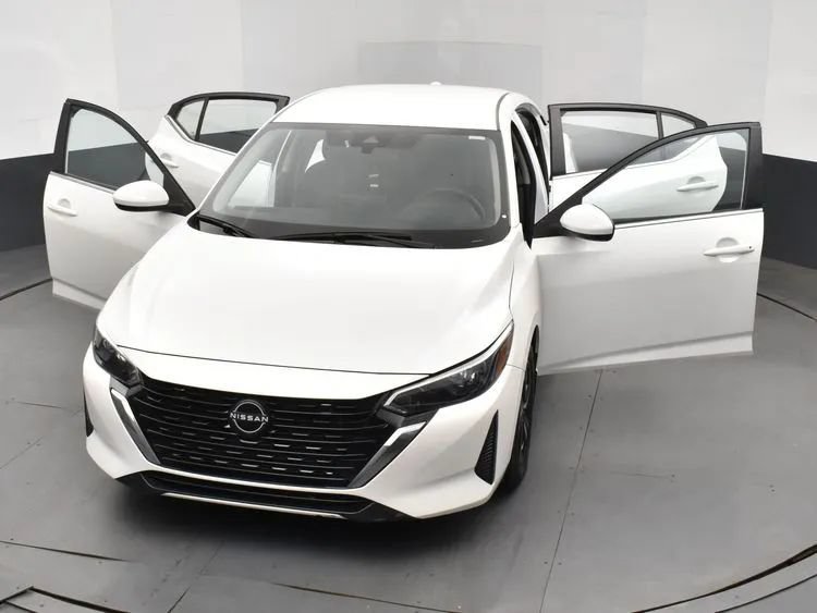 Used 2025 Nissan Sentra SV FWD image 10