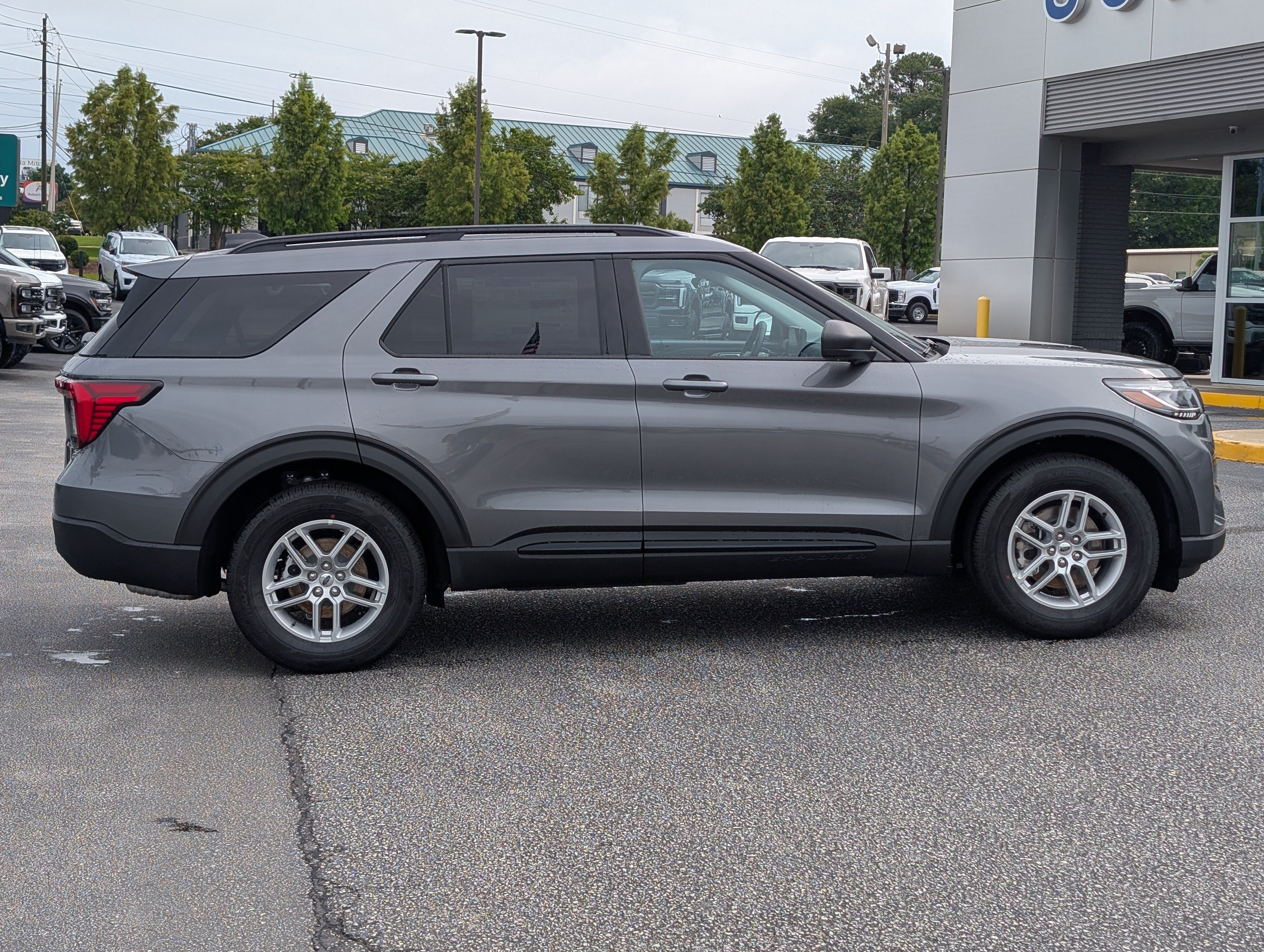 New 2026 Ford Explorer Active RWD image 8