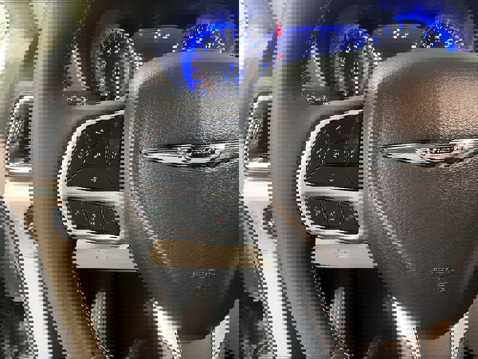 Used 2024 Chrysler Pacifica Touring-L image 23