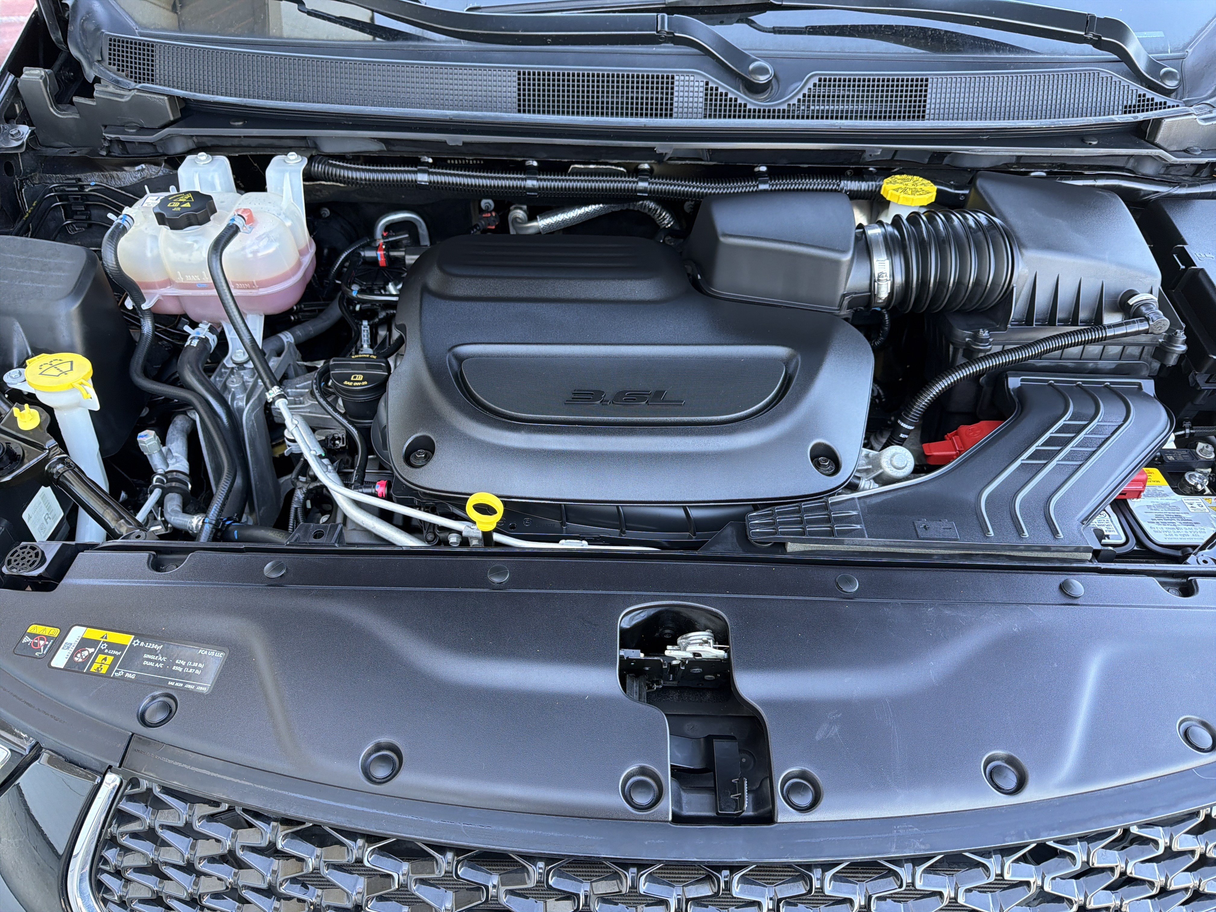 Used 2025 Chrysler Pacifica Select FWD image 46