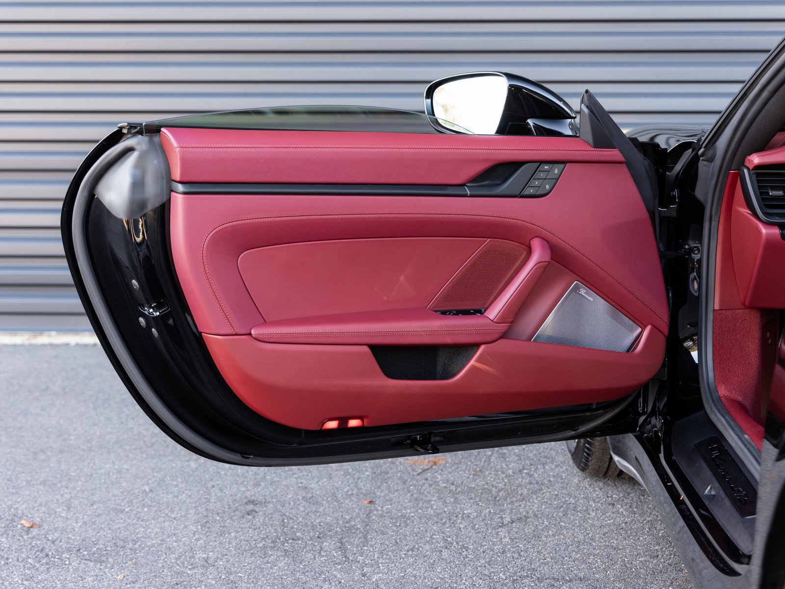 Used 2024 Porsche 911 Carrera GTS w/ Premium Package image 21