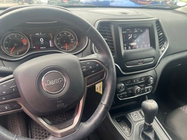 Used 2019 Jeep Cherokee Latitude w/ Cold Weather Group image 8