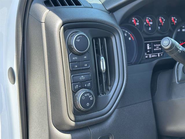 Used 2022 Chevrolet Silverado 1500 Custom Trail Boss AWD/4WD image 34