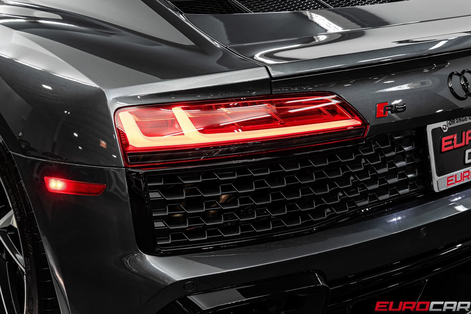 Used 2021 Audi R8 V10 w/ Premium Package RWD image 20