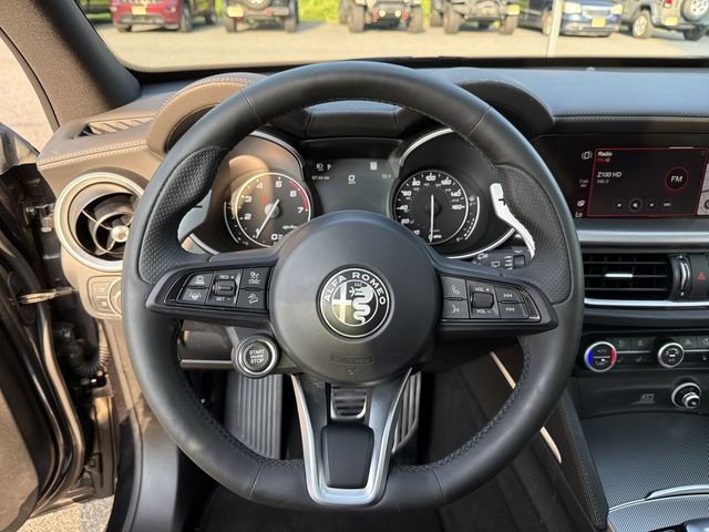 Used 2023 Alfa Romeo Stelvio Veloce AWD/4WD image 18