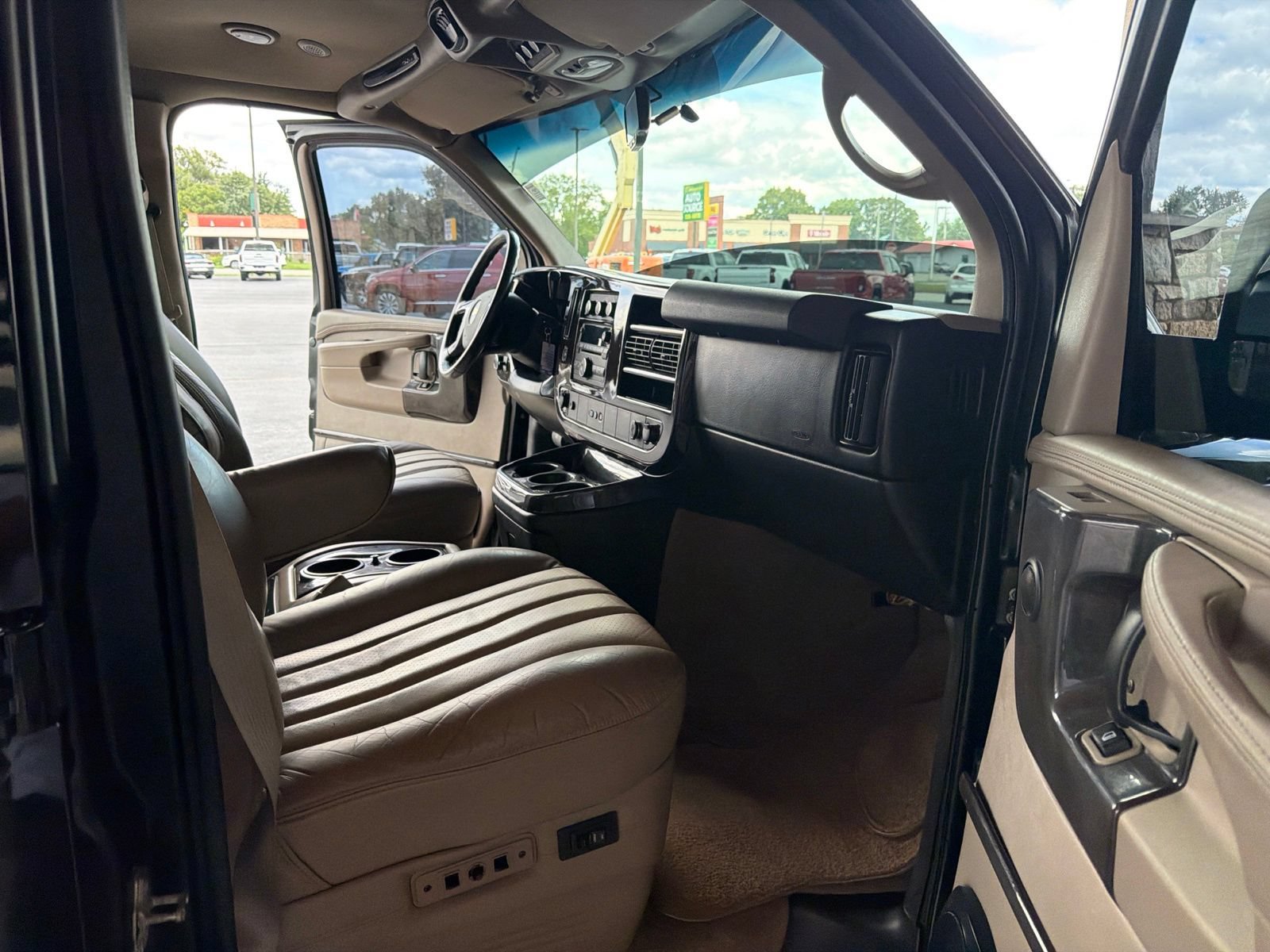 Used 2012 Chevrolet Express 1500 RWD image 7