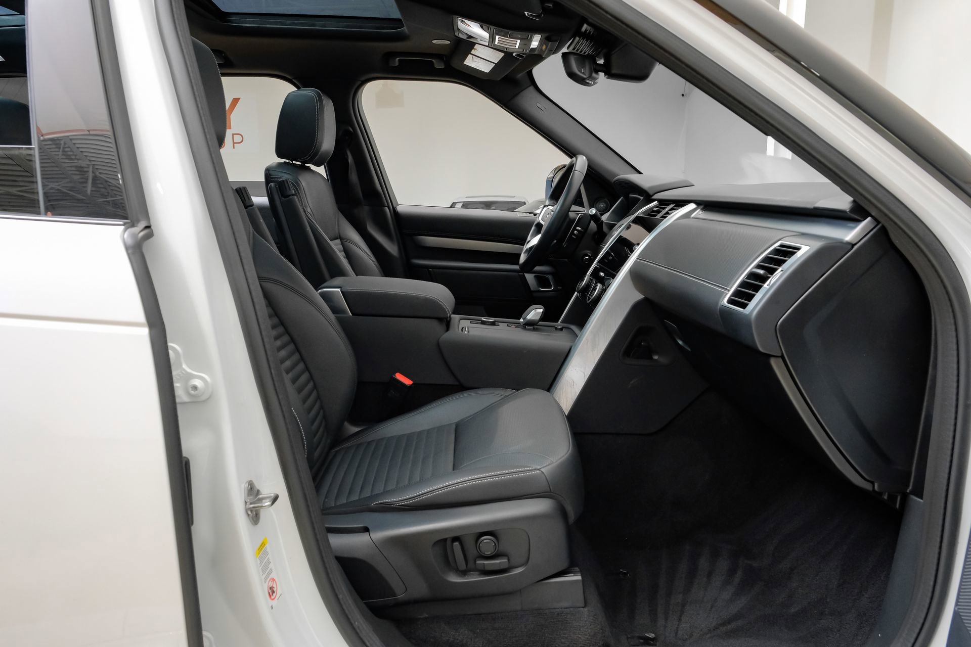 Used 2023 Land Rover Discovery S R-Dynamic AWD/4WD image 37