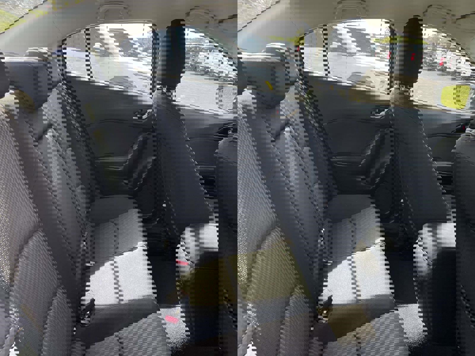 Used 2014 MAZDA MAZDA3 i Touring w/ Technology Package image 17