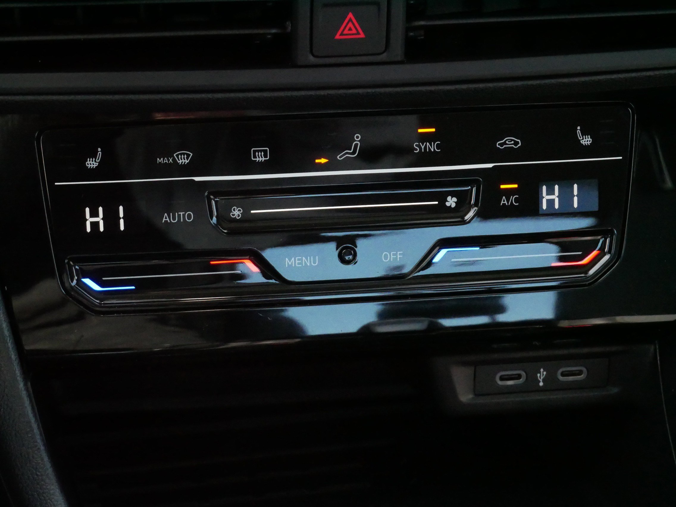 Certified 2025 Volkswagen Jetta SE w/ Sunroof Package image 23