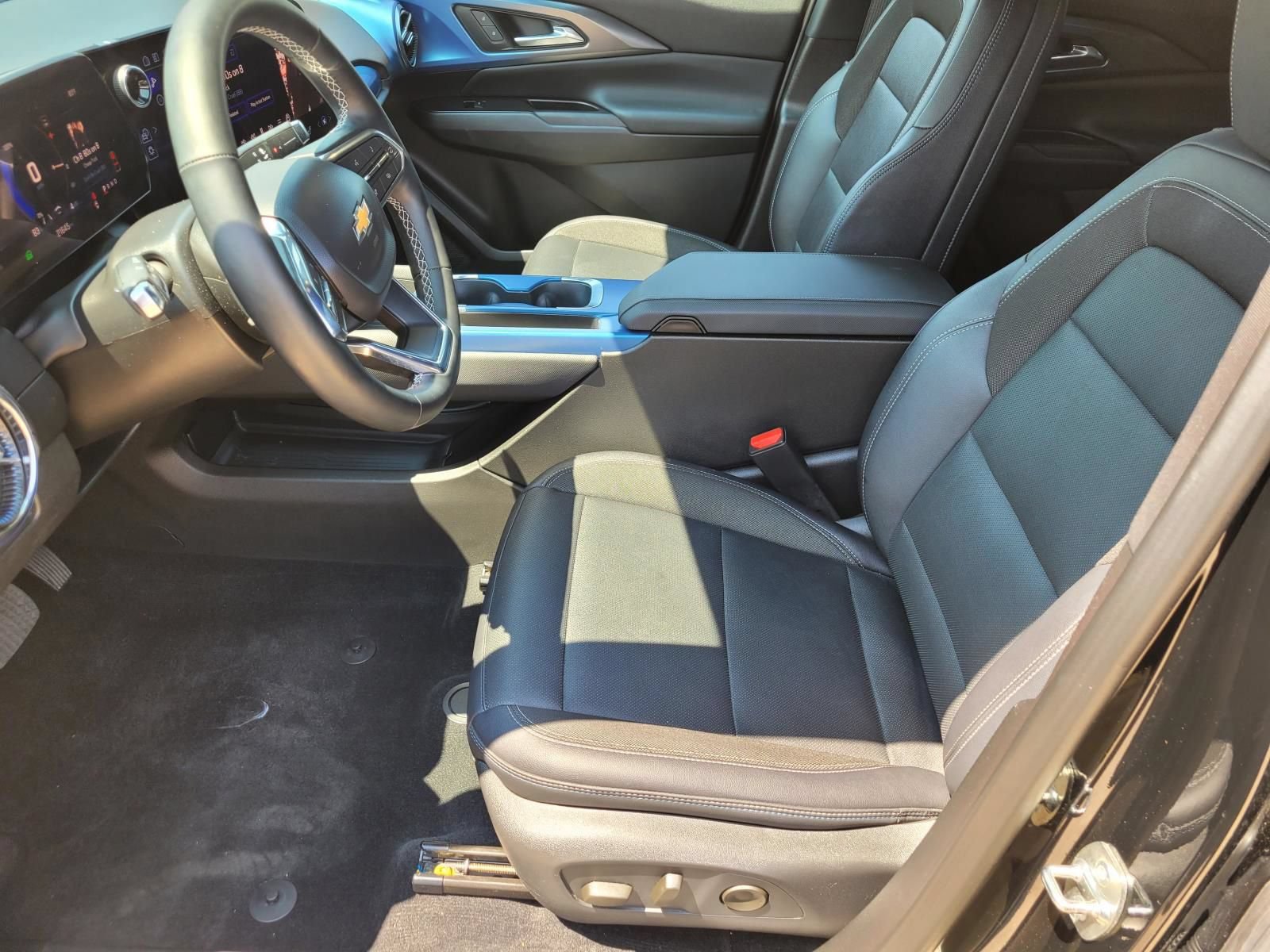 Used 2025 Chevrolet Equinox EV LT w/ Convenience Package FWD image 22
