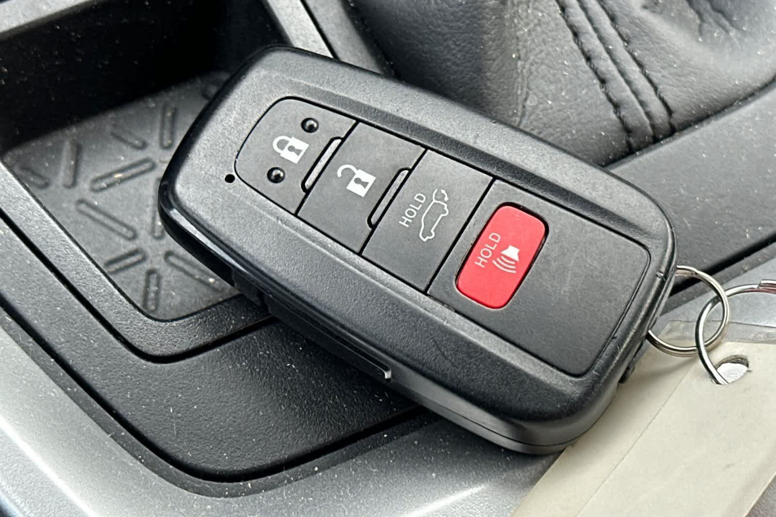Used 2025 Toyota RAV4 XLE w/ Convenience Package AWD/4WD image 26