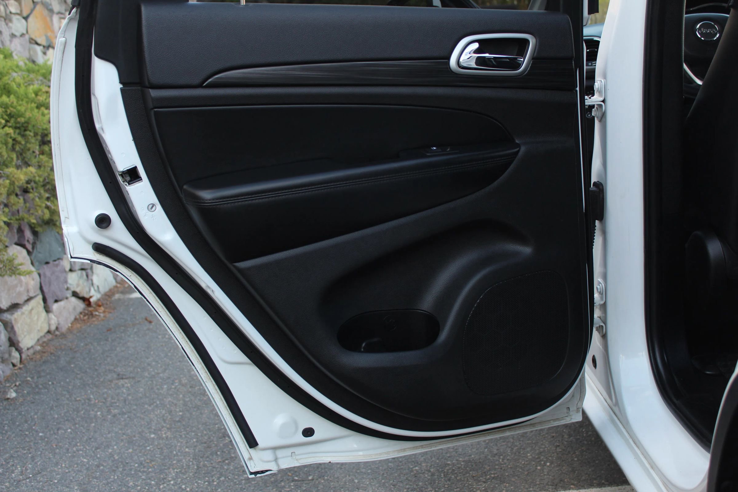 Used 2019 Jeep Grand Cherokee Altitude AWD/4WD image 14