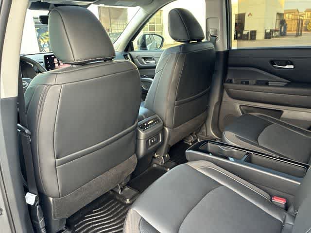 Used 2026 Nissan Pathfinder SL w/ SL Premium Package FWD image 21