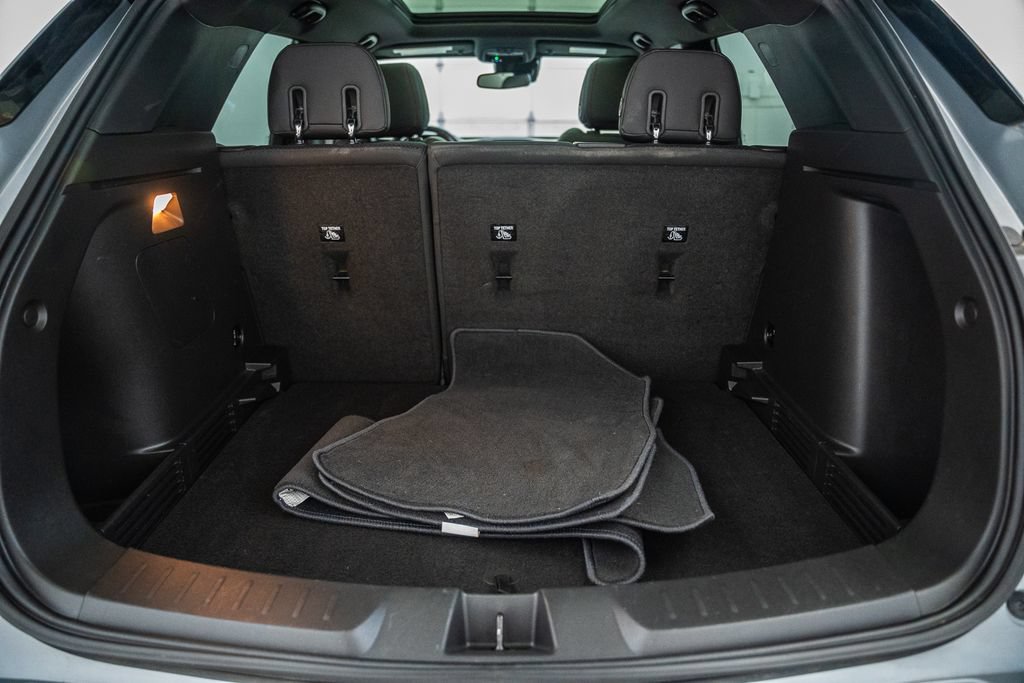 Used 2023 Chevrolet TrailBlazer RS w/ Sun and Liftgate Package FWD image 11