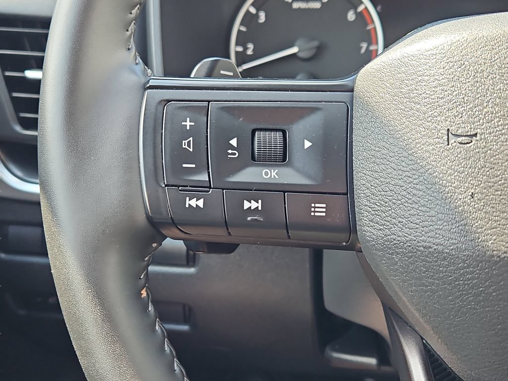 Used 2025 Nissan Rogue SV AWD/4WD image 23