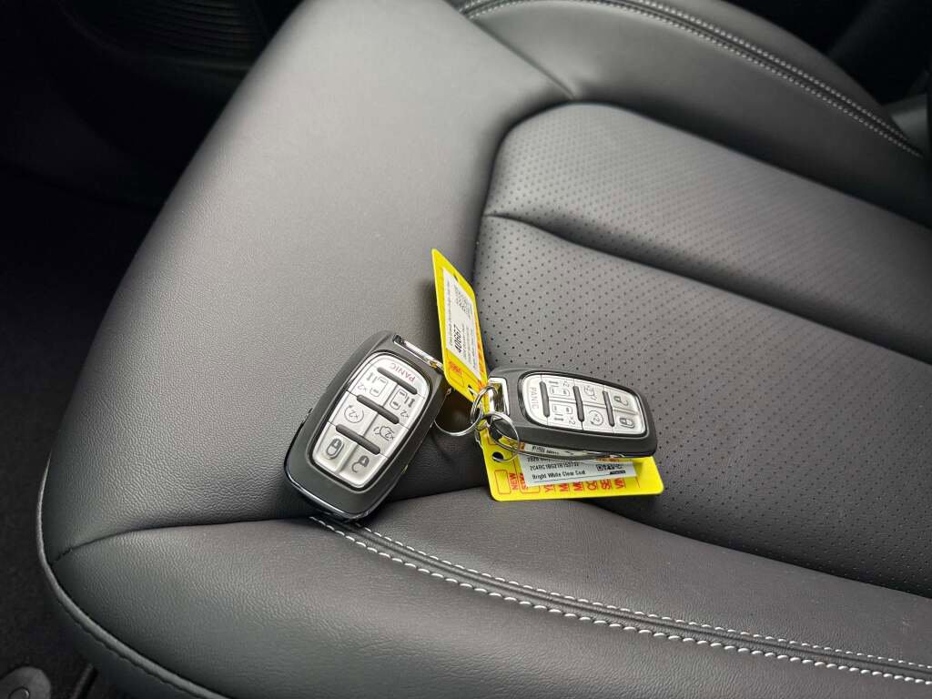 New 2026 Chrysler Pacifica Select image 33