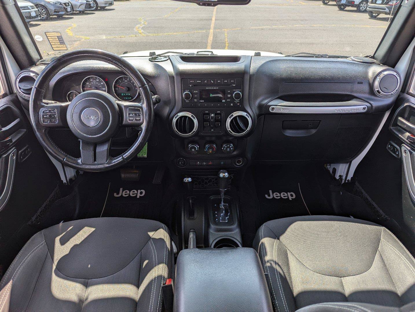 Used 2018 Jeep Wrangler Unlimited Sahara w/ Connectivity Group AWD/4WD image 21