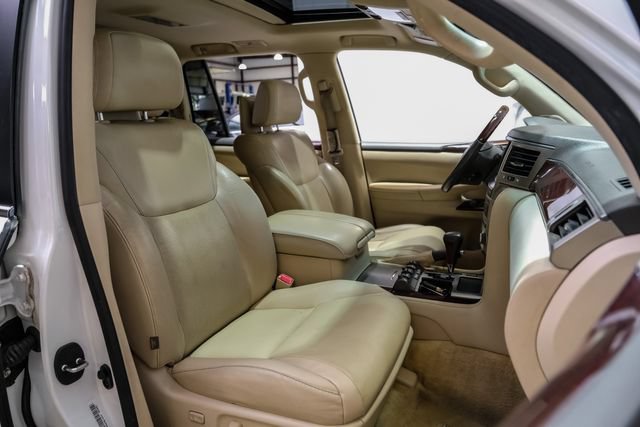 Used 2014 Lexus LX 570 4WD image 35